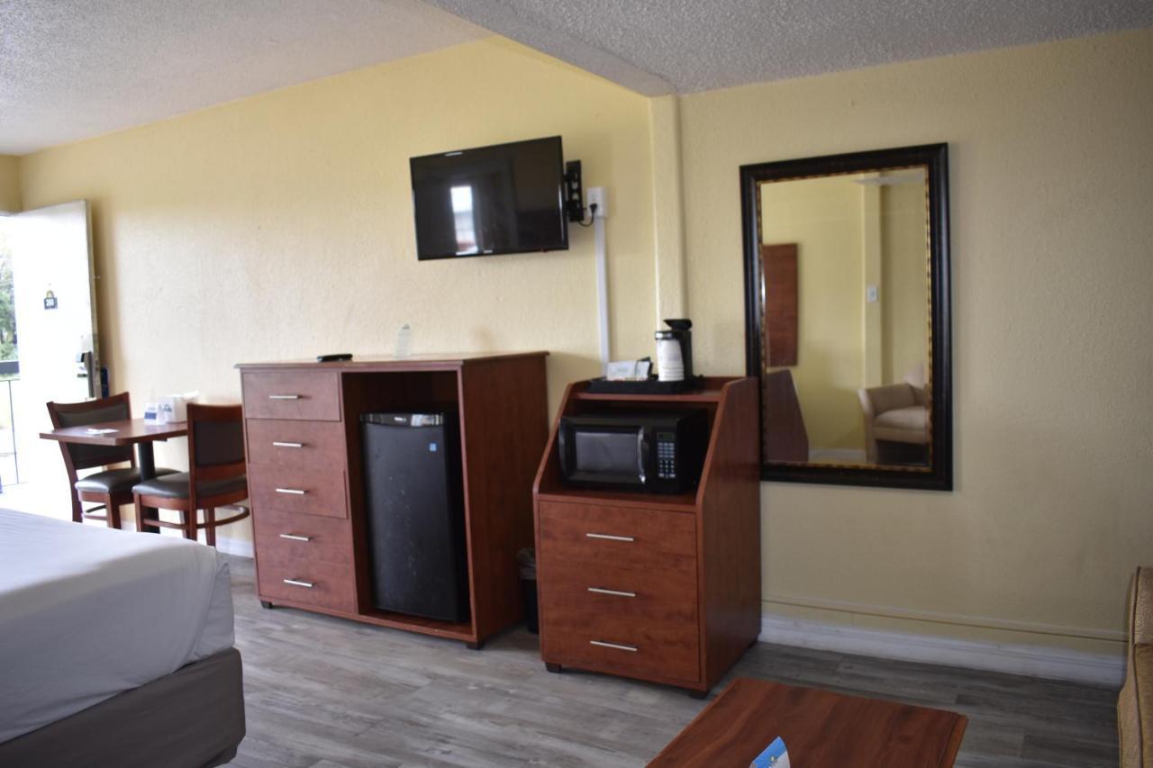 Days Inn By Wyndham Wildwood I-75 Exteriör bild