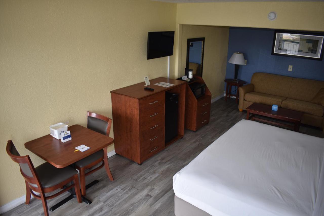 Days Inn By Wyndham Wildwood I-75 Exteriör bild