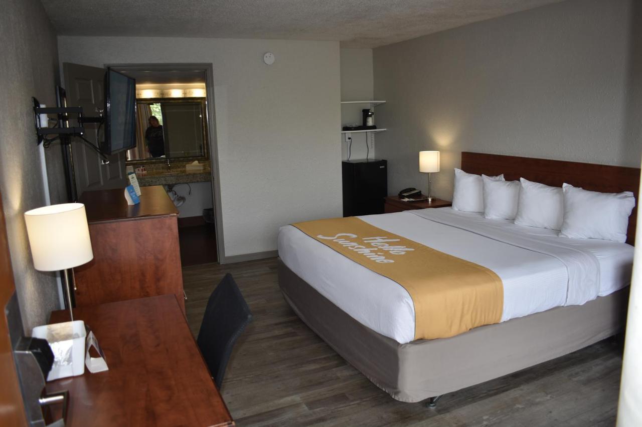 Days Inn By Wyndham Wildwood I-75 Exteriör bild