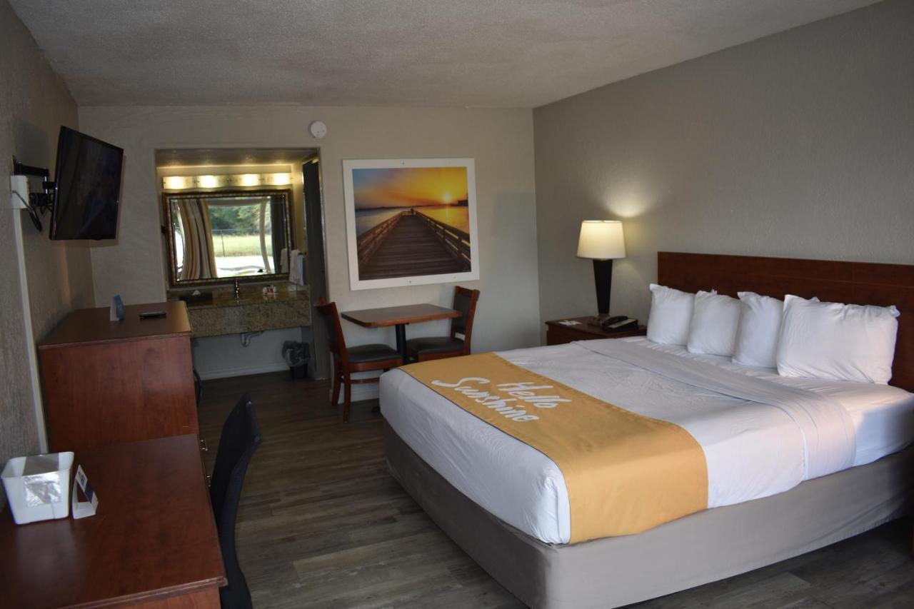 Days Inn By Wyndham Wildwood I-75 Exteriör bild