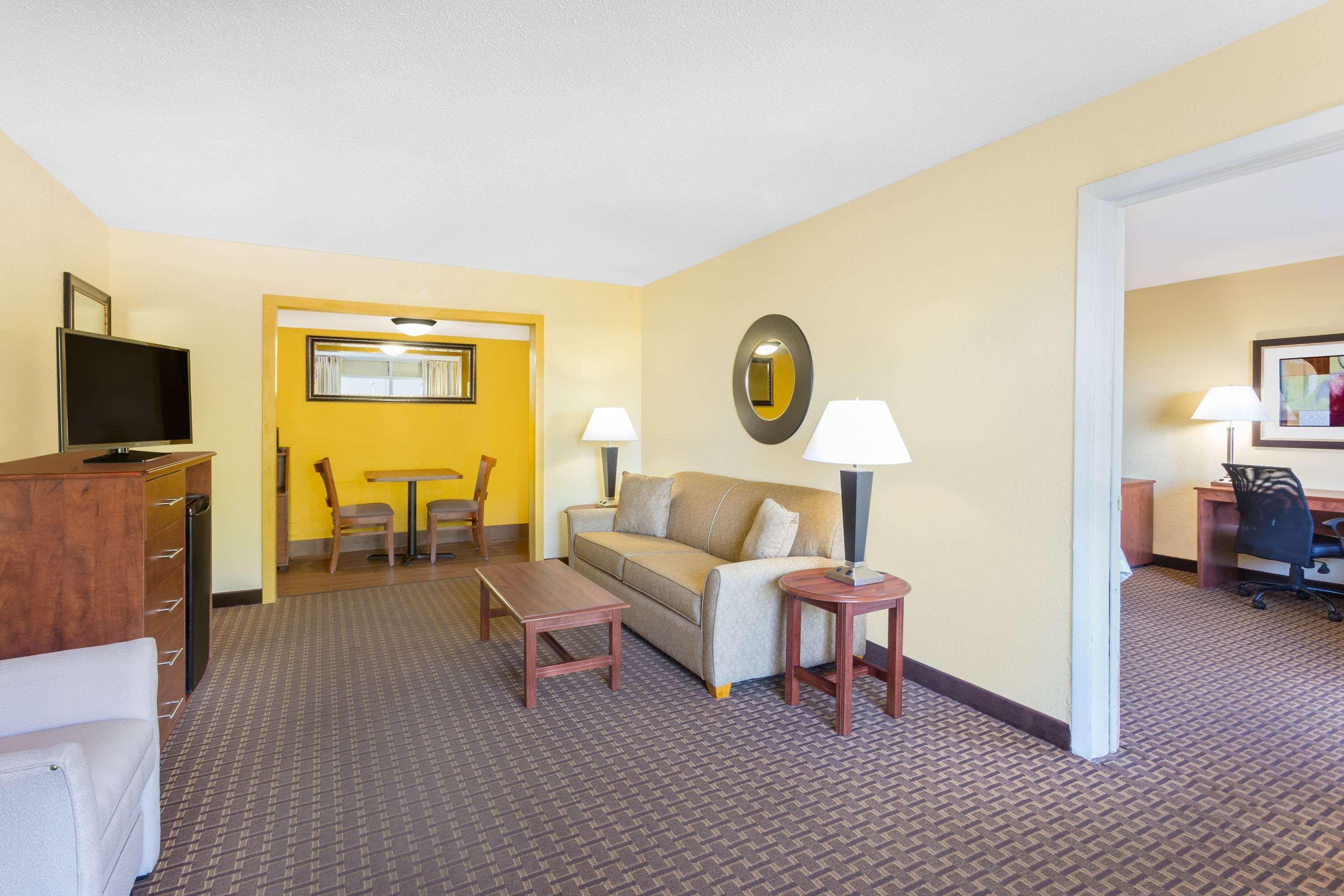 Days Inn By Wyndham Wildwood I-75 Exteriör bild