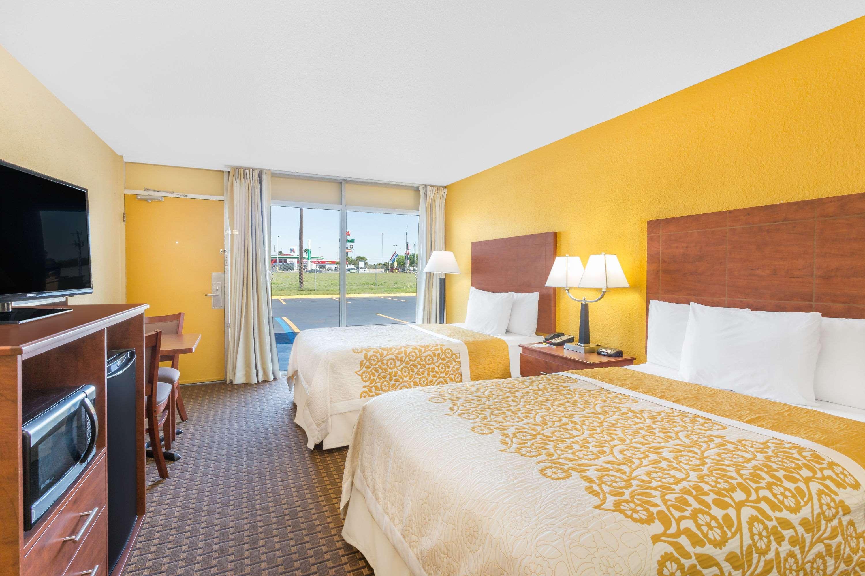 Days Inn By Wyndham Wildwood I-75 Exteriör bild