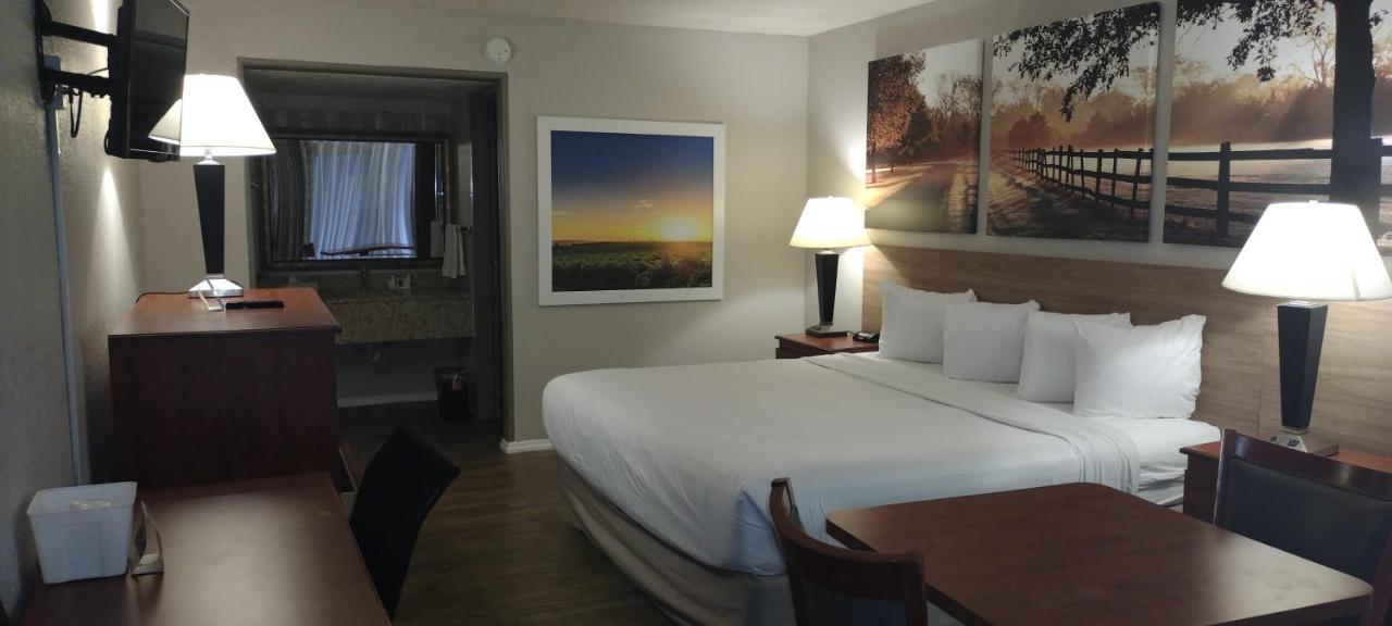 Days Inn By Wyndham Wildwood I-75 Exteriör bild