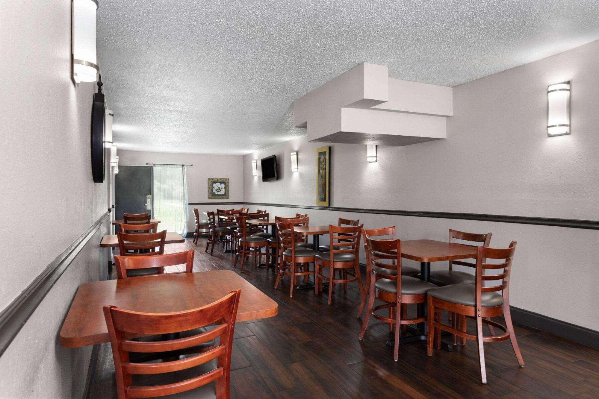 Days Inn By Wyndham Wildwood I-75 Exteriör bild