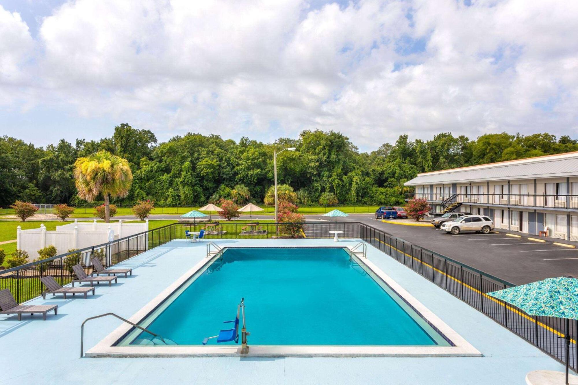 Days Inn By Wyndham Wildwood I-75 Exteriör bild