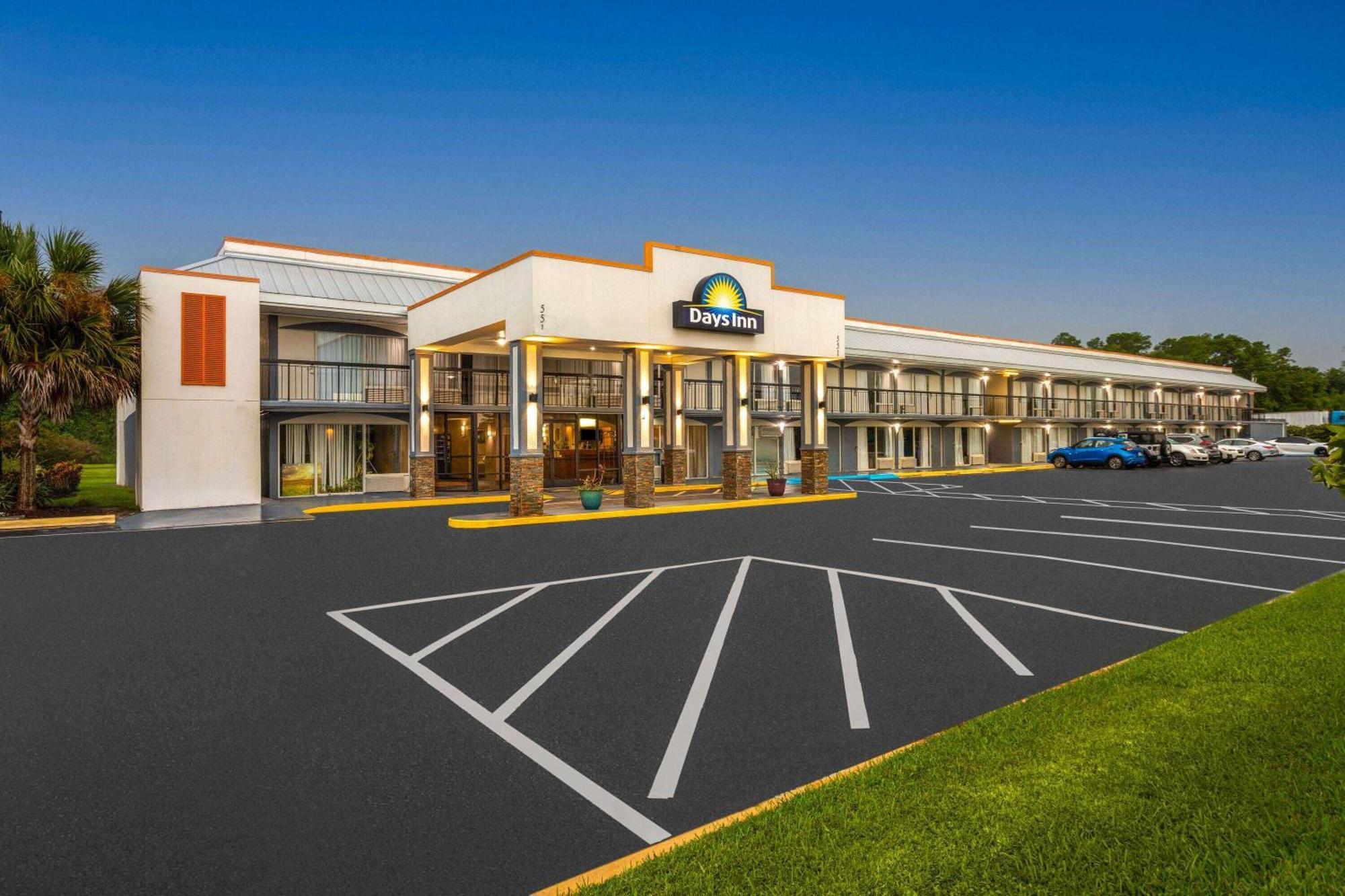 Days Inn By Wyndham Wildwood I-75 Exteriör bild
