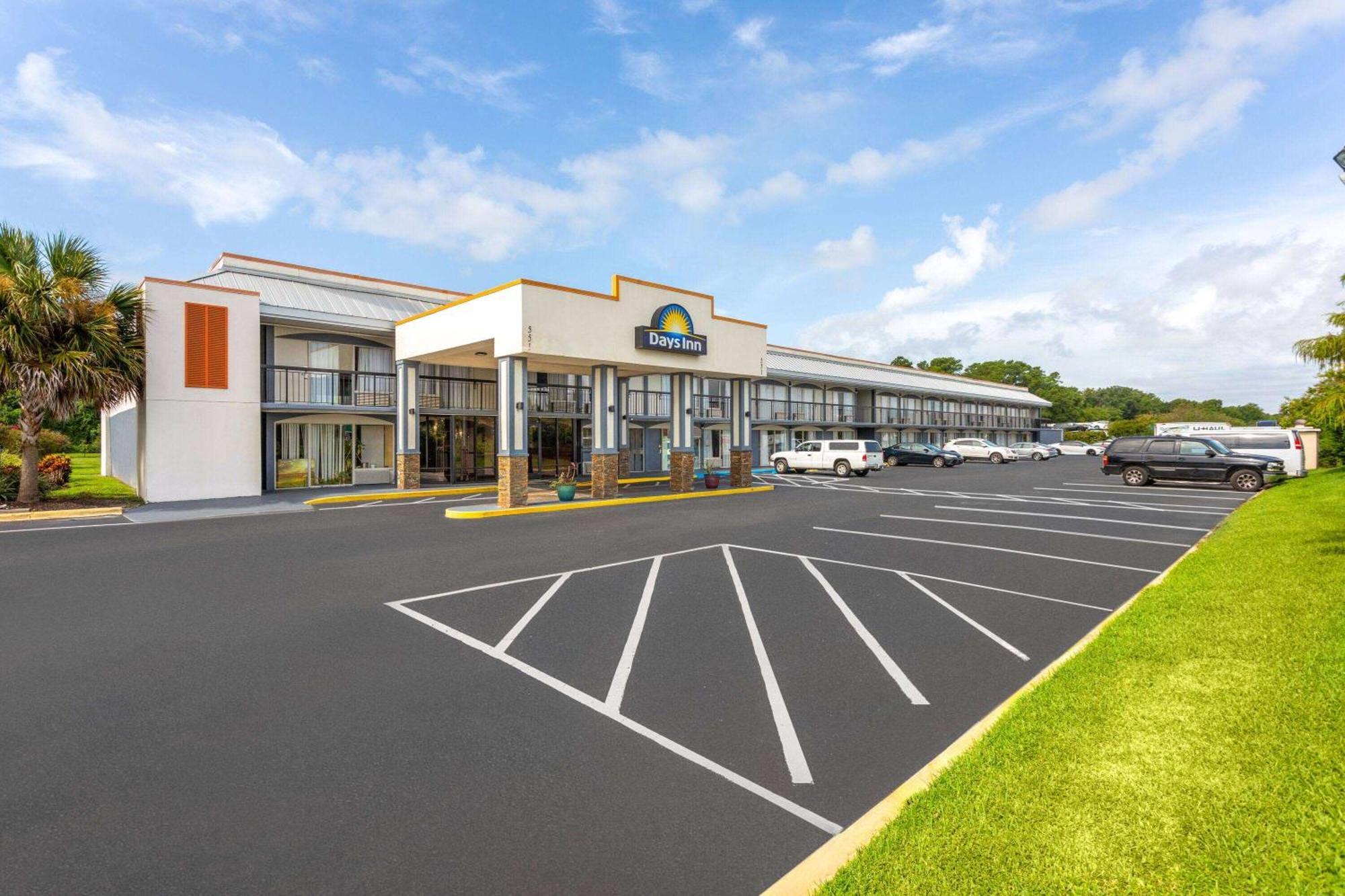 Days Inn By Wyndham Wildwood I-75 Exteriör bild