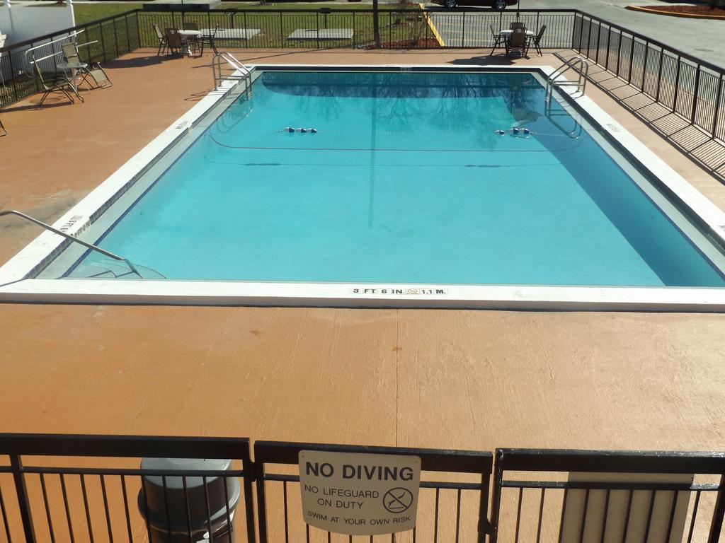 Days Inn By Wyndham Wildwood I-75 Exteriör bild